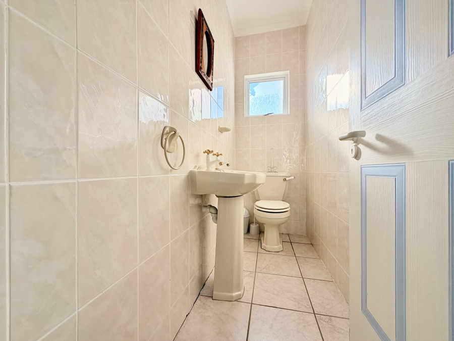 5 Bedroom Property for Sale in Vermont Western Cape